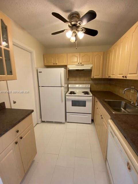 VENICE ISLES CONDO - Residential Lease