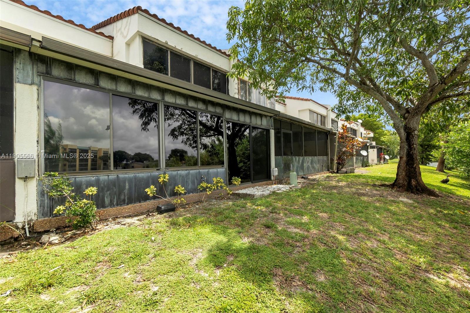 COURTS OF INVERRARY - Residential