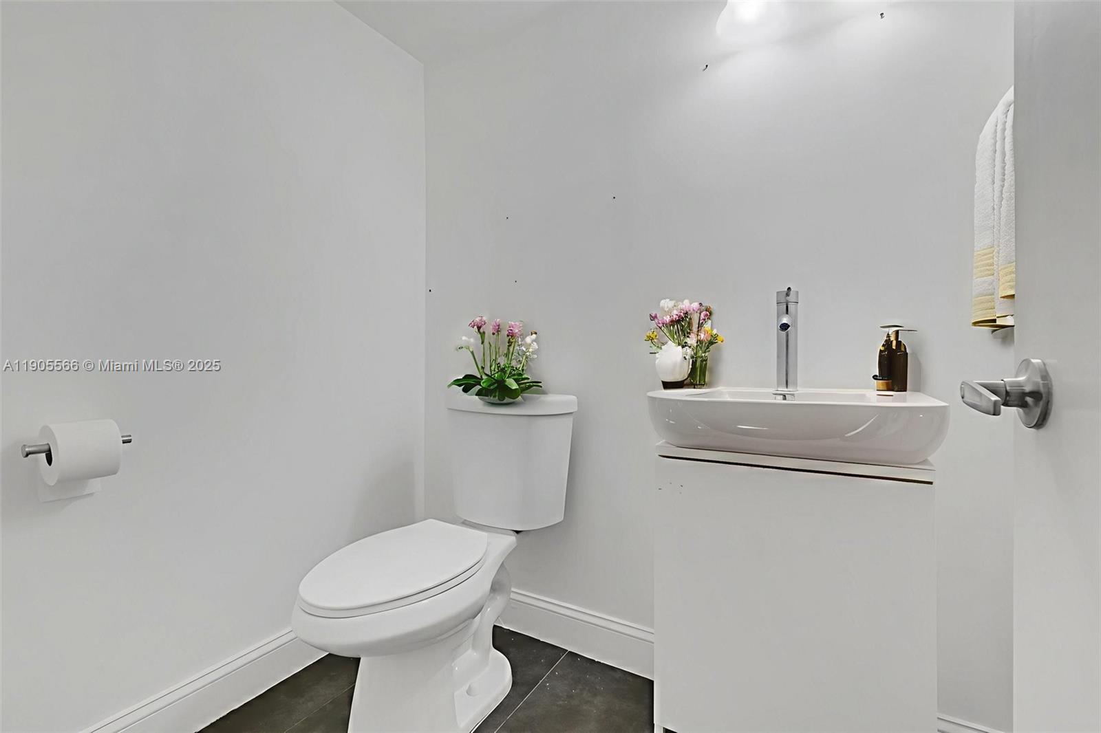 COURTS OF INVERRARY - Residential