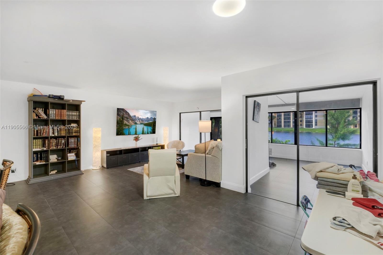 COURTS OF INVERRARY - Residential