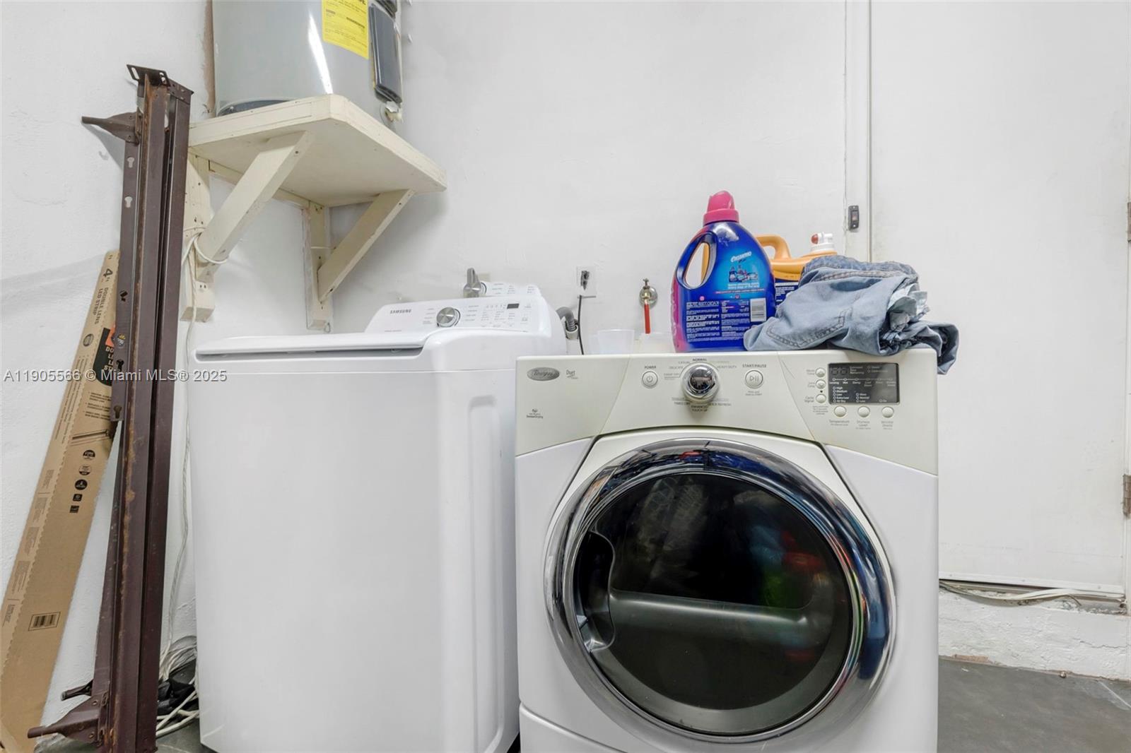 COURTS OF INVERRARY - Residential