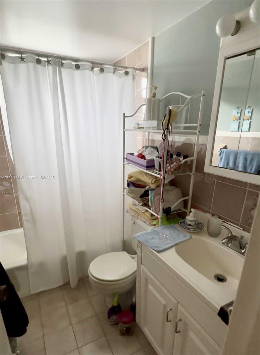 STAR PARADISE CONDO - Residential Lease