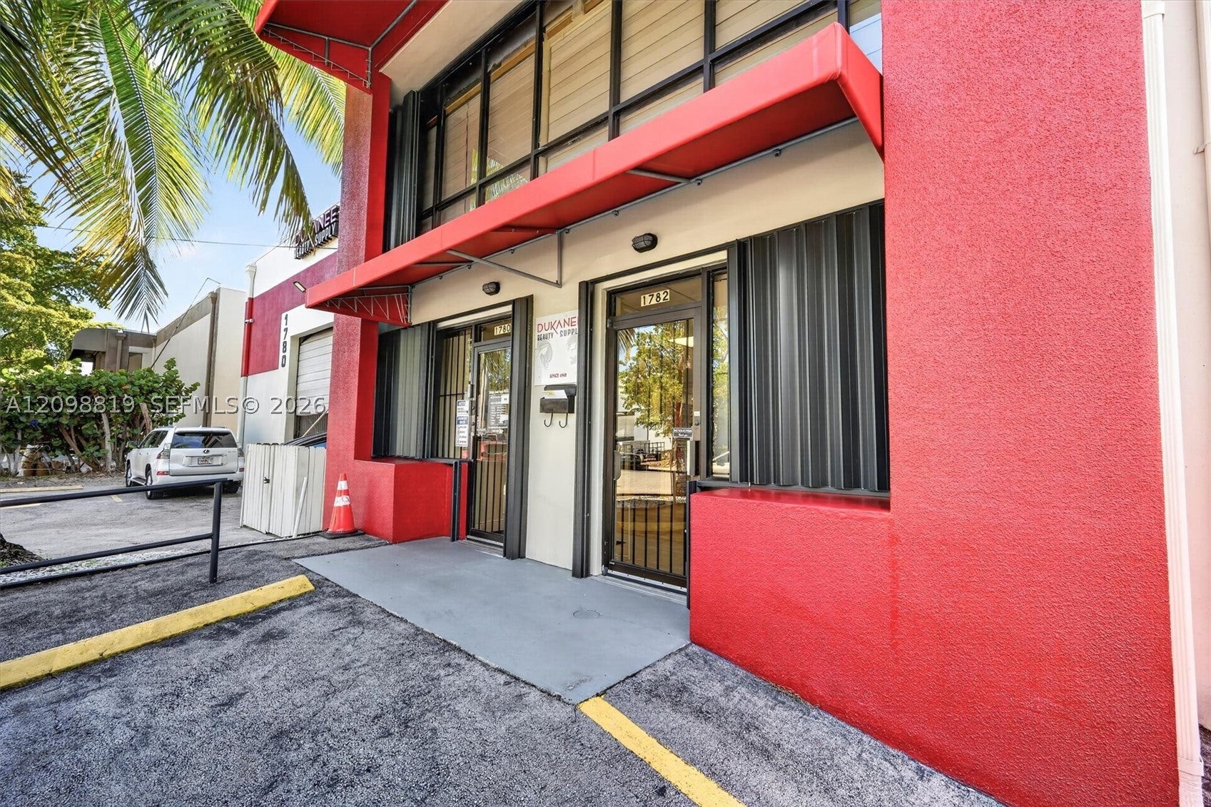 1780 NW 93rd Ave, Doral, FL, 33172/$3,695,000 1 1780 NW 93rd Ave