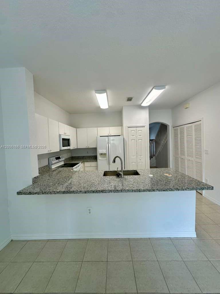 LEEWARD AT ISLANDS AT DOR - Residential Lease