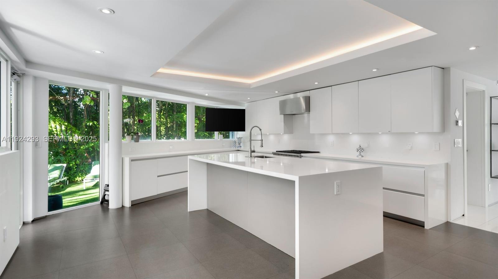 GOLDEN BEACH SEC B - Residential