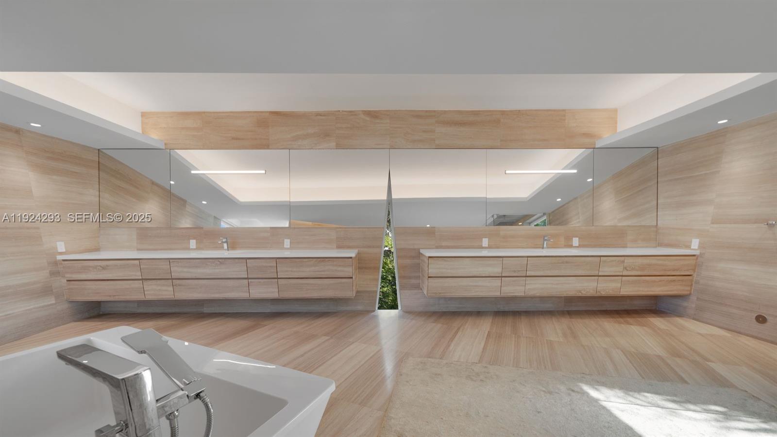 GOLDEN BEACH SEC B - Residential