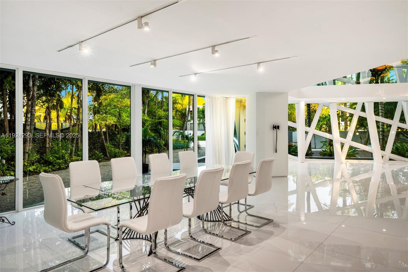 GOLDEN BEACH SEC B - Residential