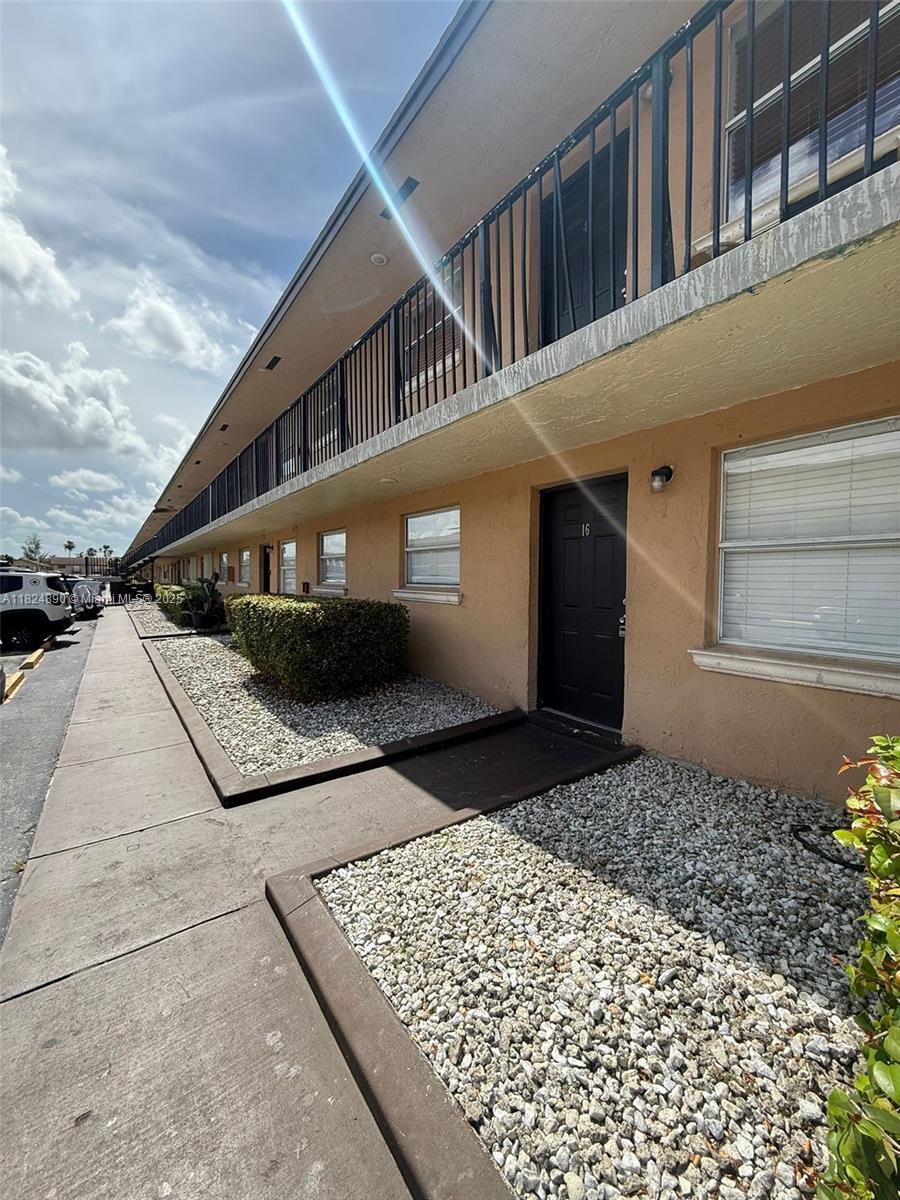 Rental Property at 5491 W 24th Ave 16, Hialeah, Miami-Dade County, Florida - Bedrooms: 3 
Bathrooms: 2  - $2,600 MO.