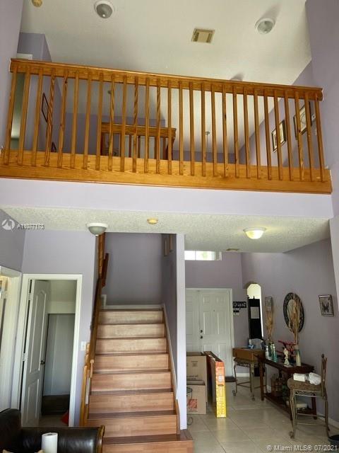 LAKE VENETIAN - Residential