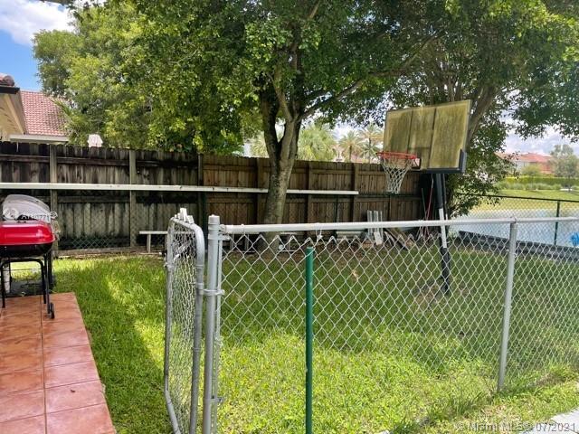 LAKE VENETIAN - Residential