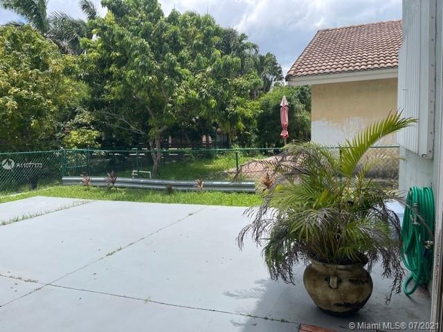 LAKE VENETIAN - Residential