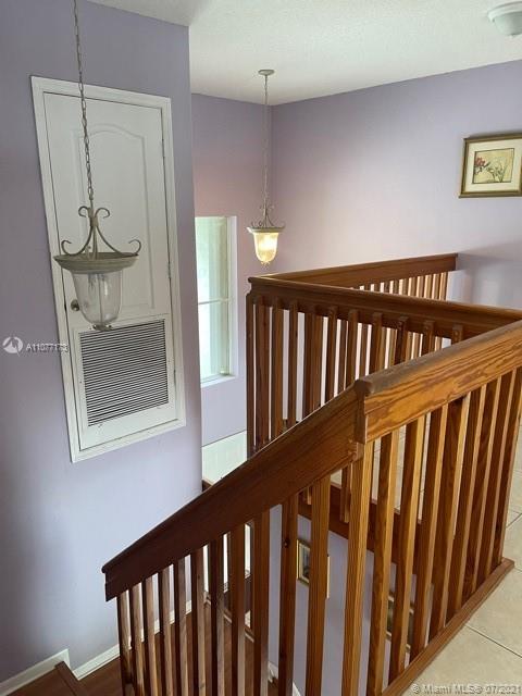 LAKE VENETIAN - Residential