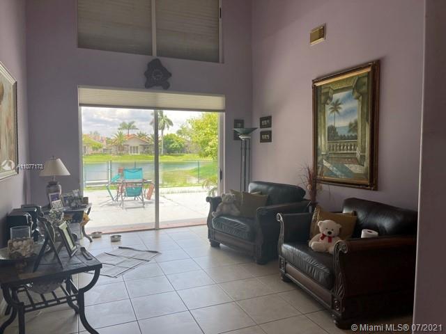 LAKE VENETIAN - Residential