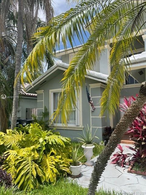 LAKE VENETIAN - Residential