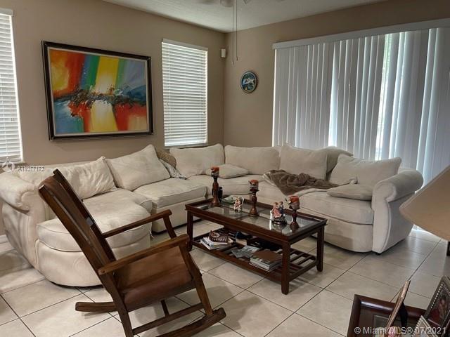 LAKE VENETIAN - Residential