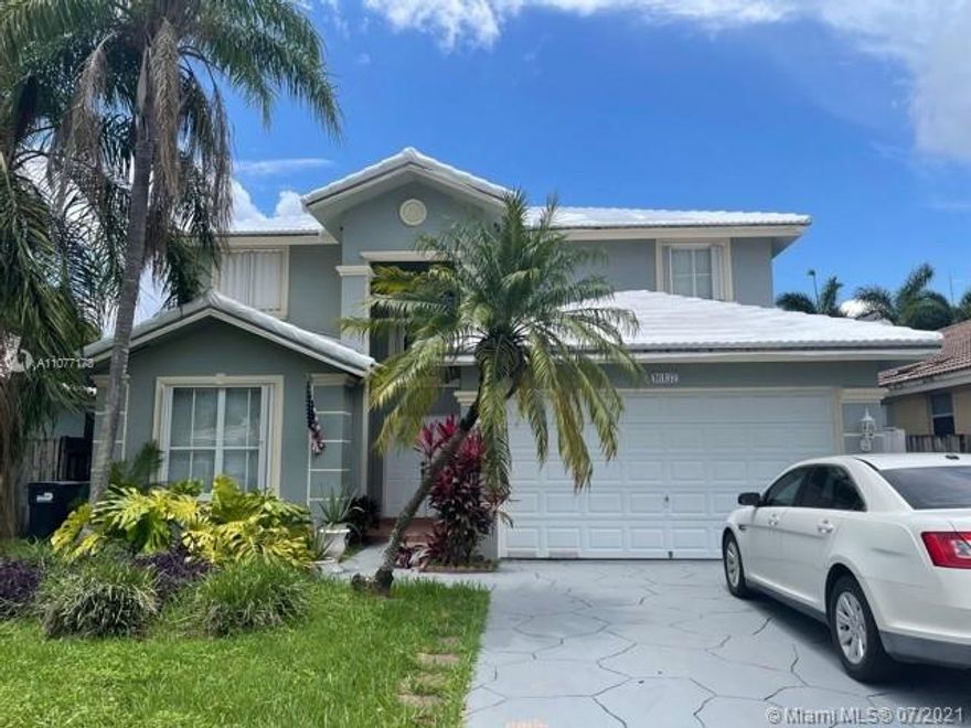 Beautiful House with a lake view in the backyard. Spacious Master room in the second floor. And 3 more bedrooms and two bathrooms. 

Showings Monday/Wed/Frid from 11 am to 6pm