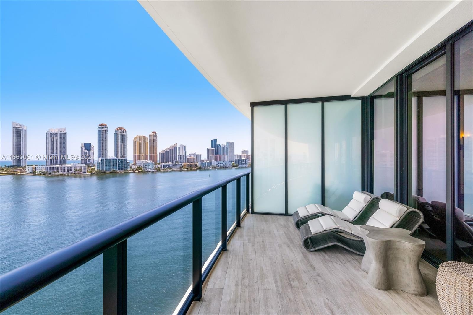 PRIVE CONDO - Residential