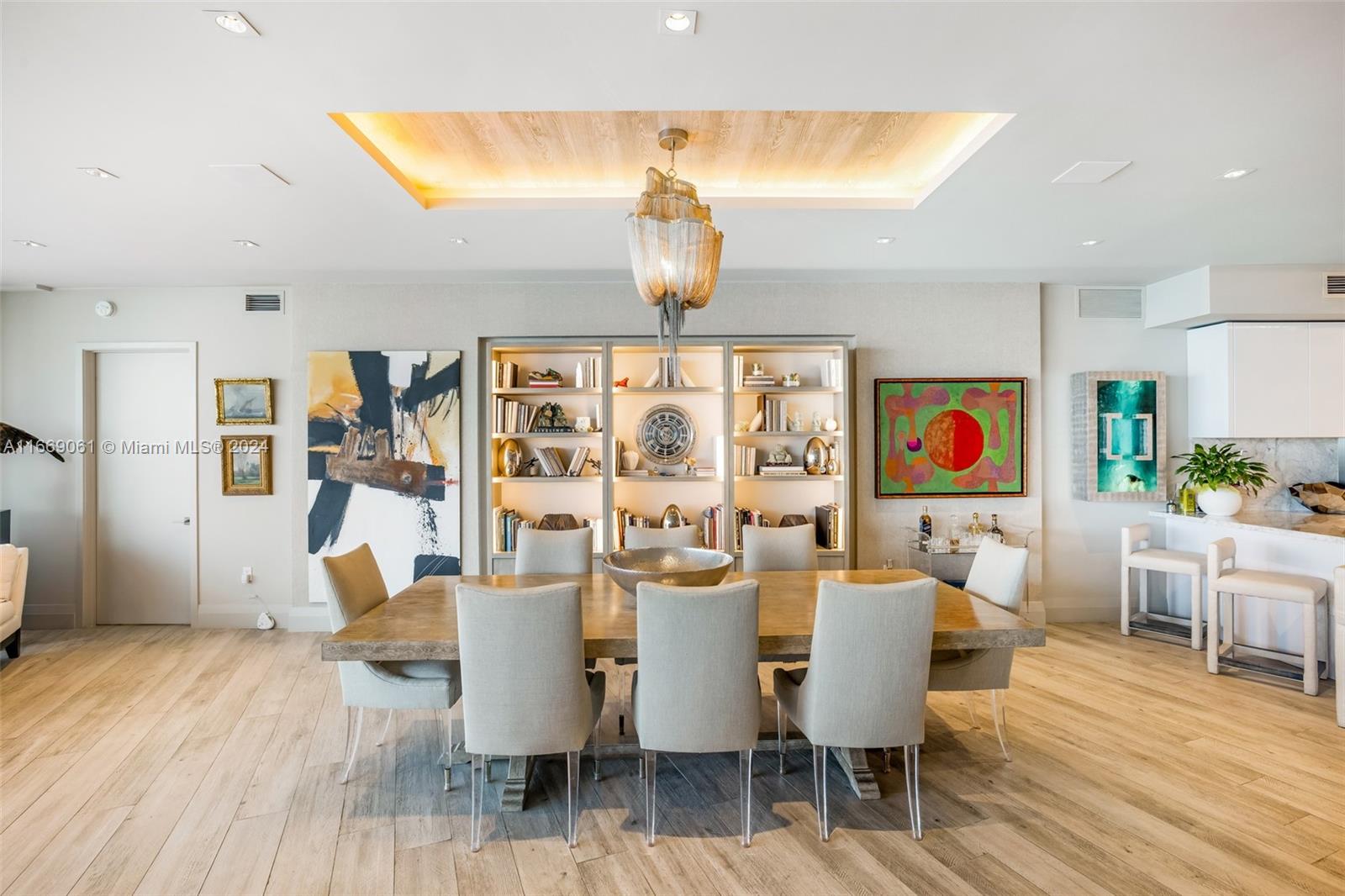 PRIVE CONDO - Residential