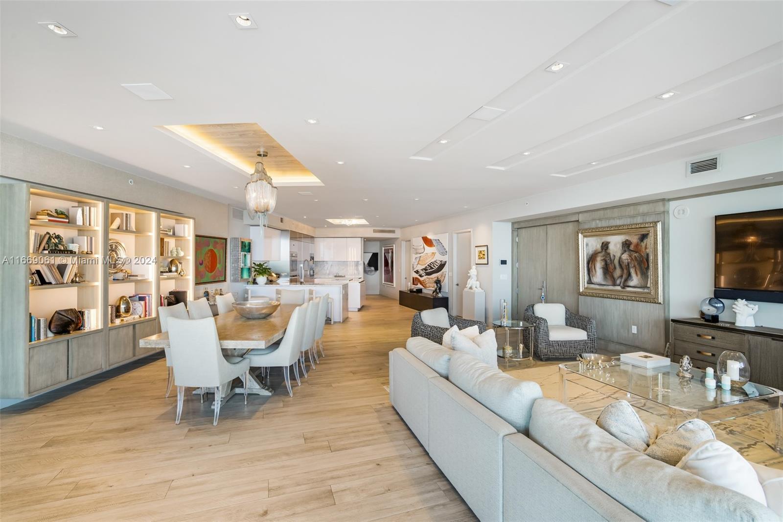 PRIVE CONDO - Residential