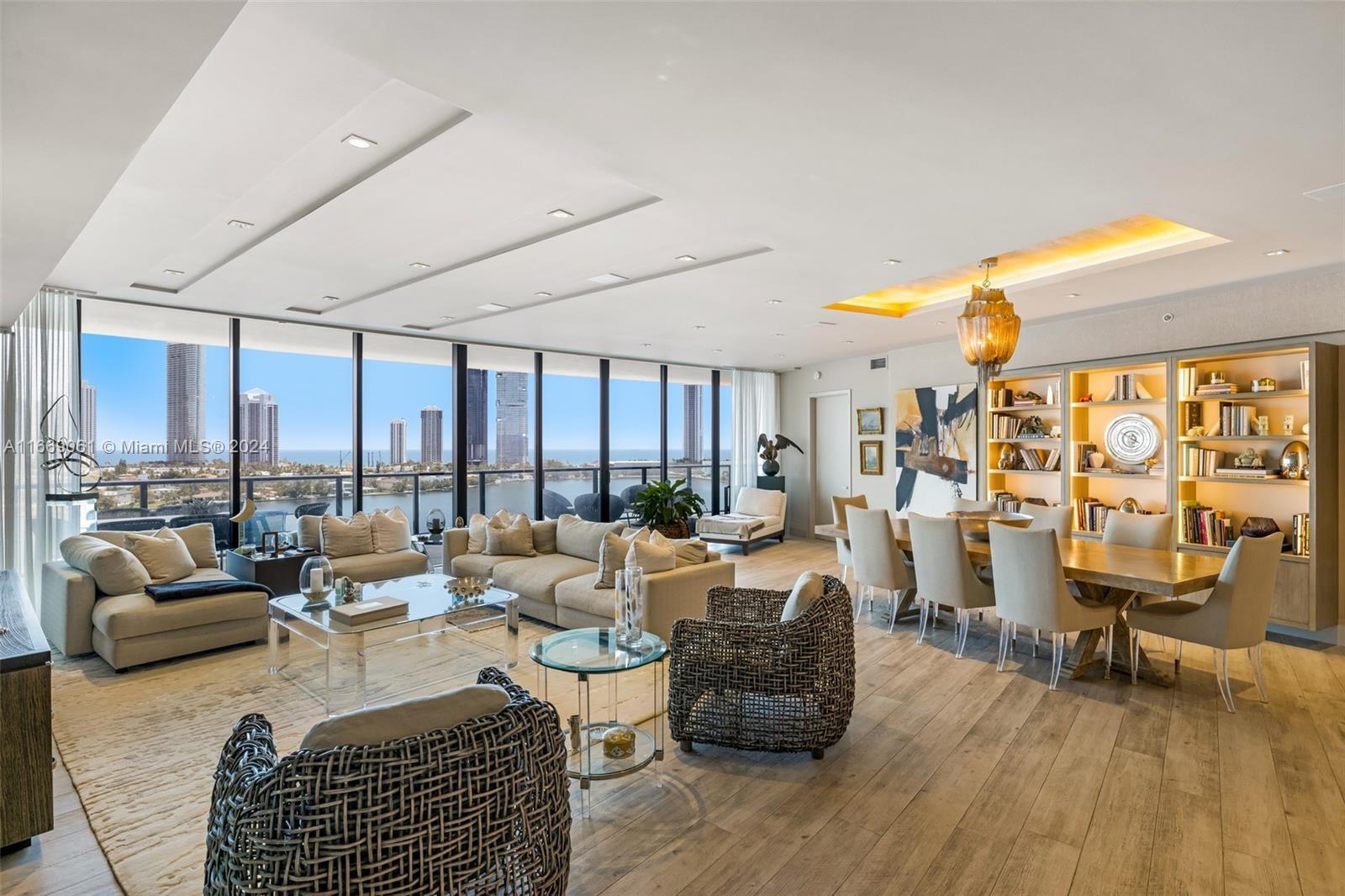 PRIVE CONDO - Residential