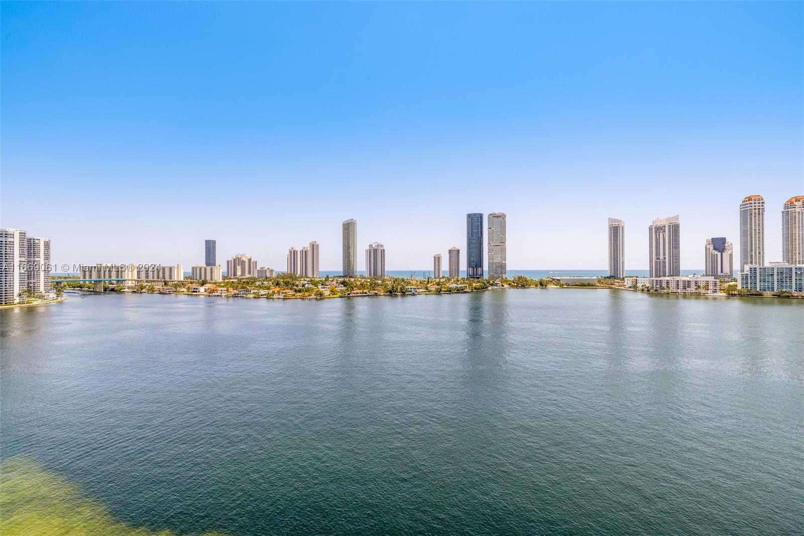 PRIVE CONDO - Residential