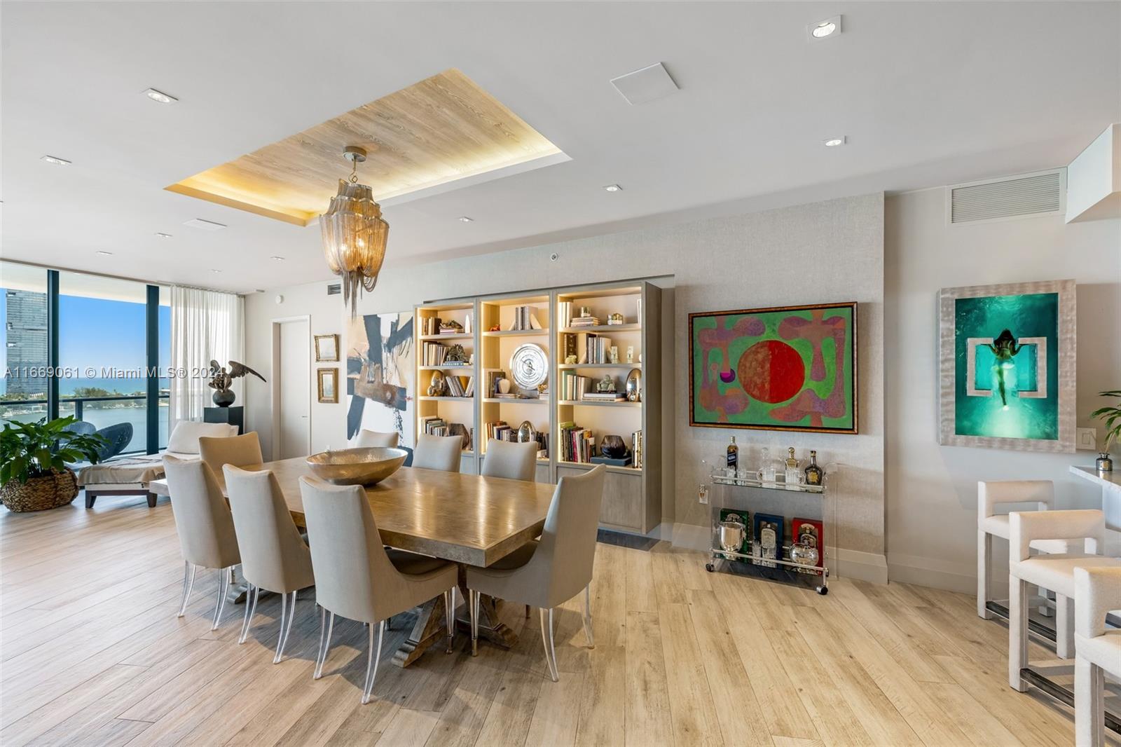 PRIVE CONDO - Residential