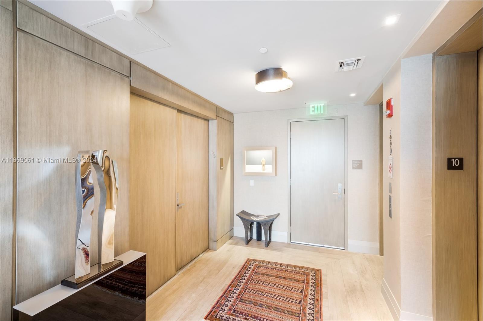 PRIVE CONDO - Residential