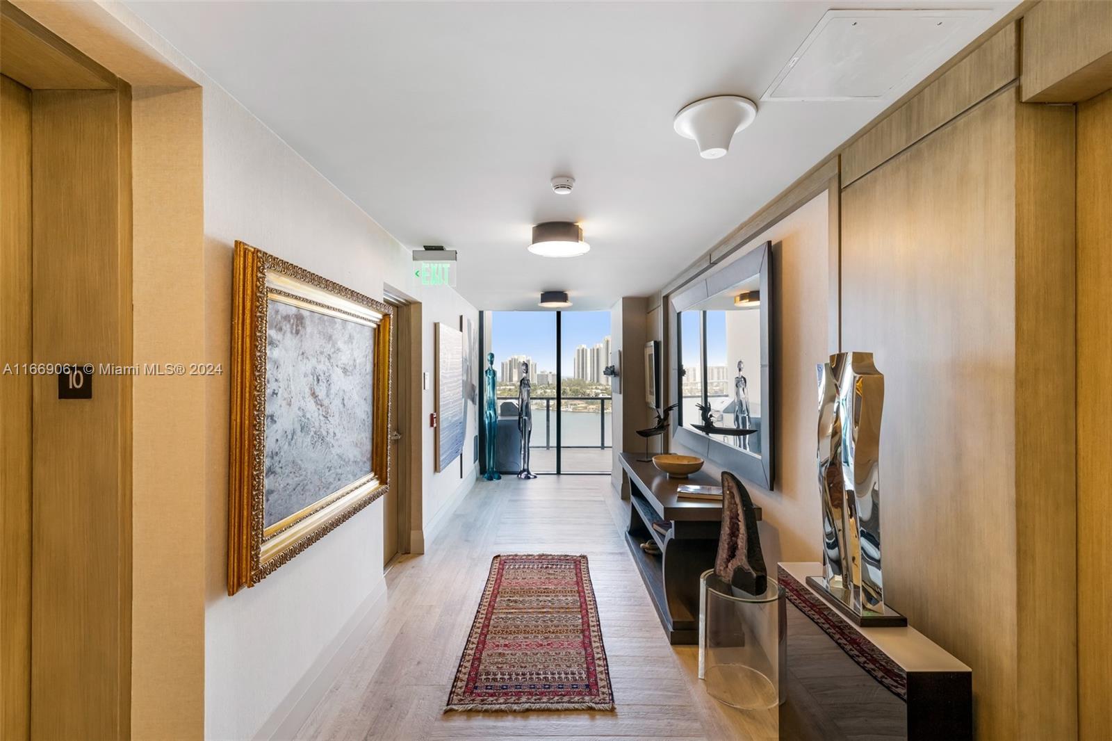 PRIVE CONDO - Residential