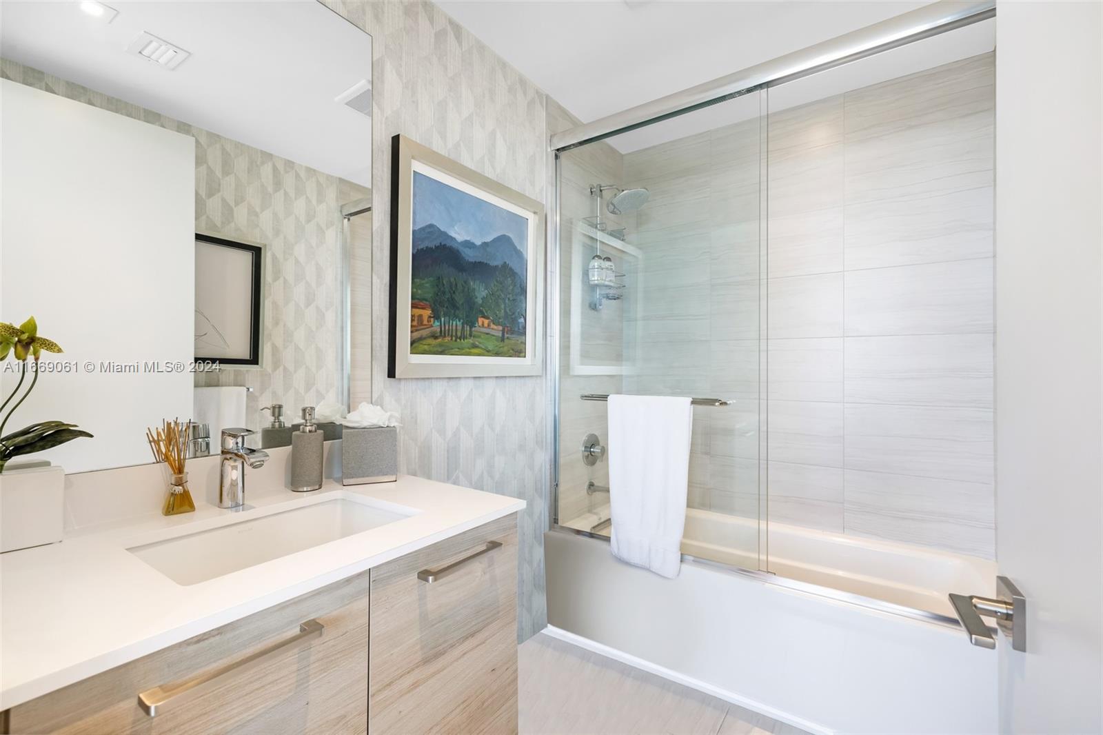 PRIVE CONDO - Residential