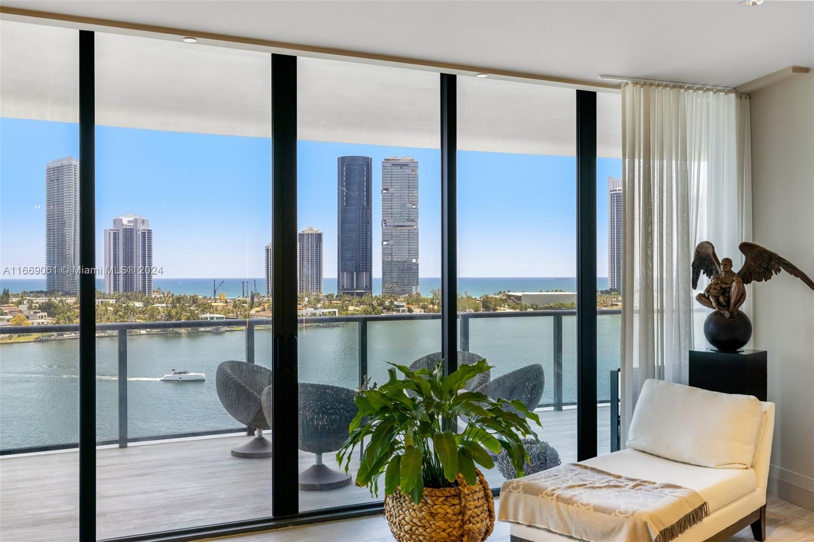 PRIVE CONDO - Residential