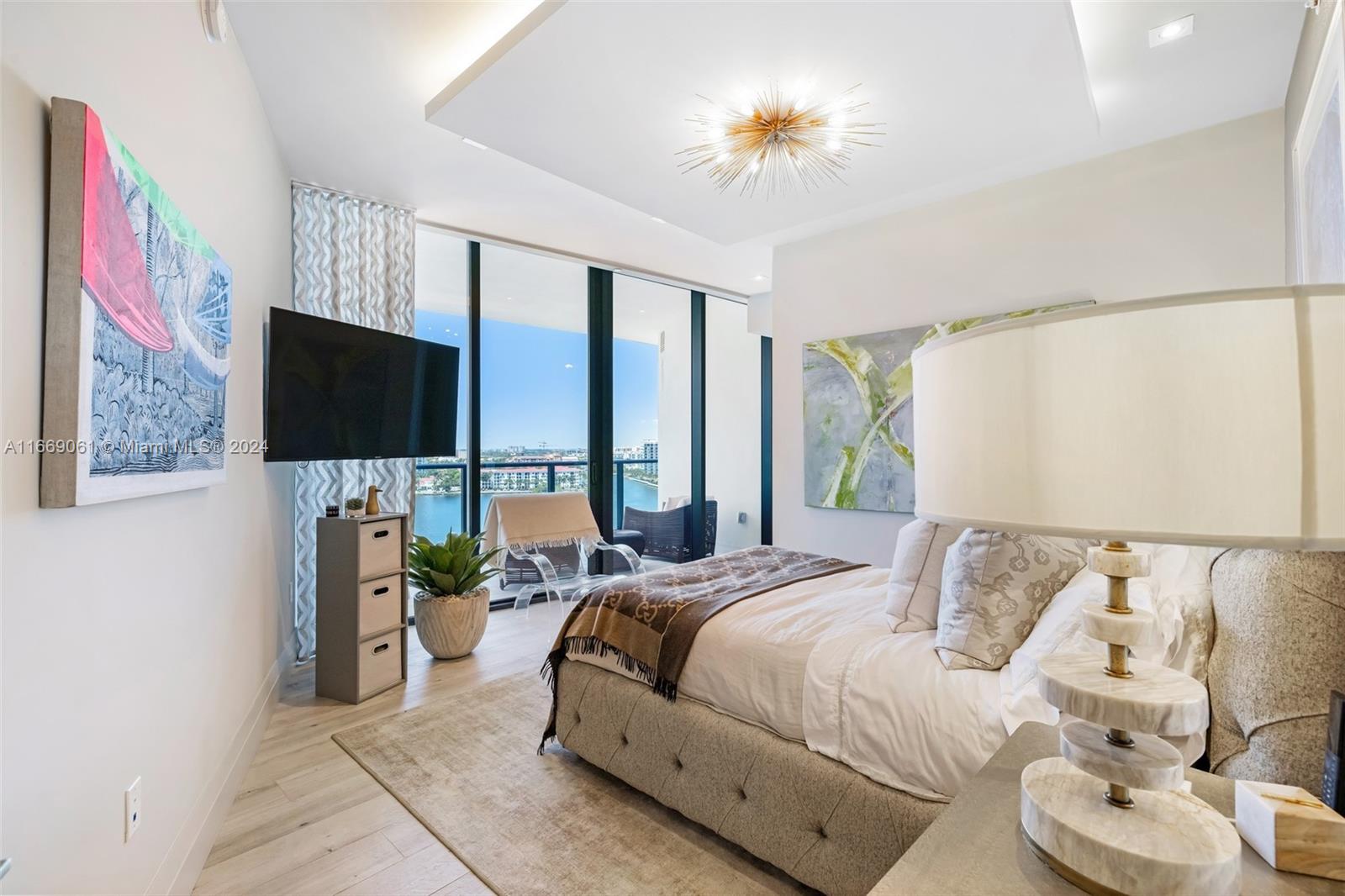 PRIVE CONDO - Residential