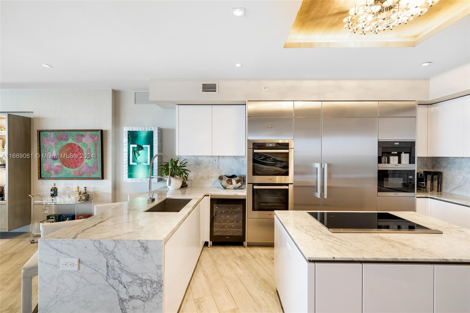 PRIVE CONDO - Residential