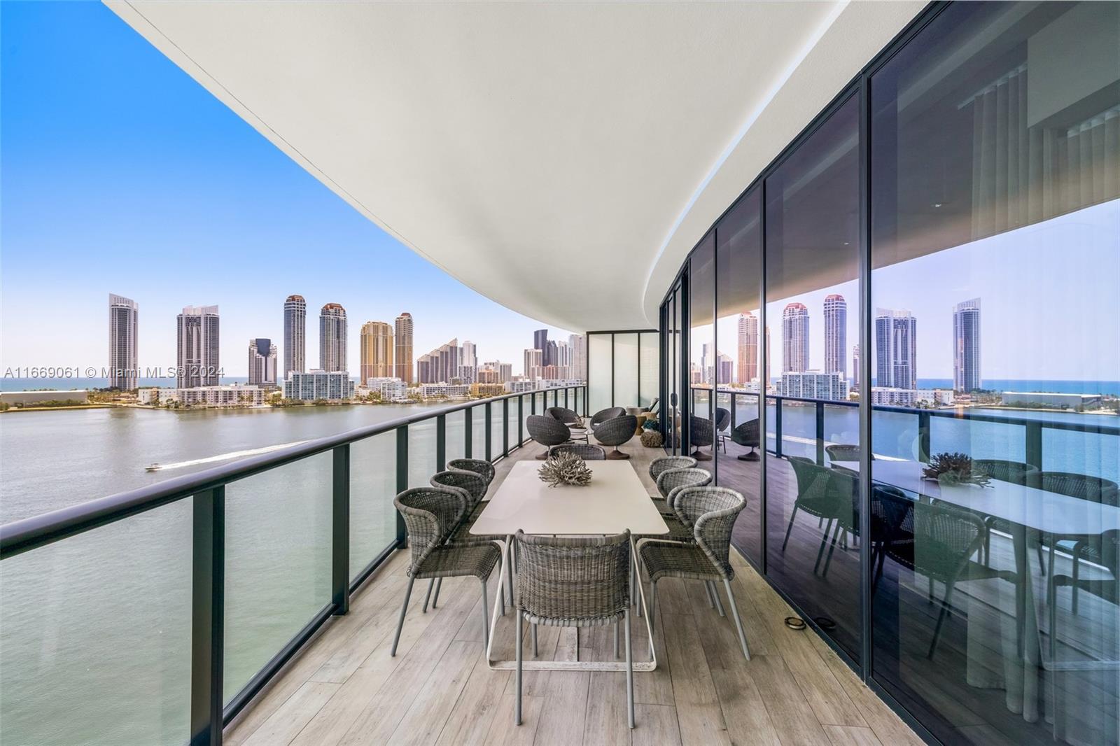 PRIVE CONDO - Residential