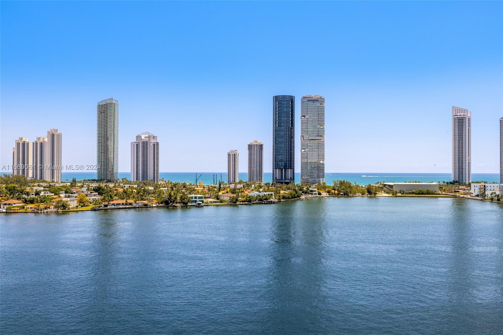 PRIVE CONDO - Residential