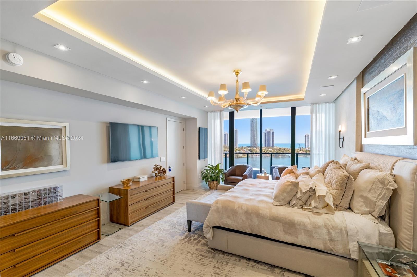PRIVE CONDO - Residential