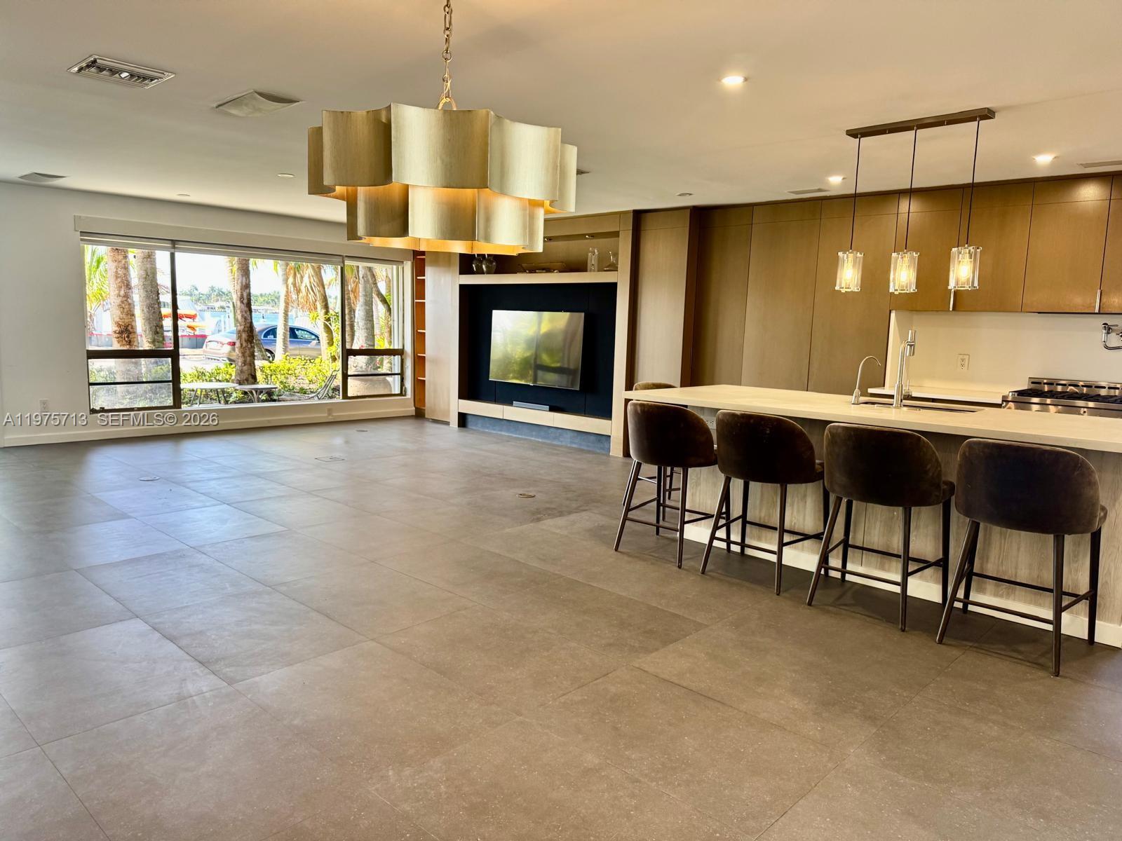 HOLLYWOOD LAKES SECTION - Residential Lease