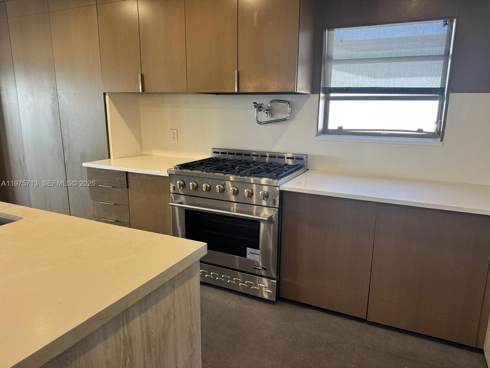 HOLLYWOOD LAKES SECTION - Residential Lease