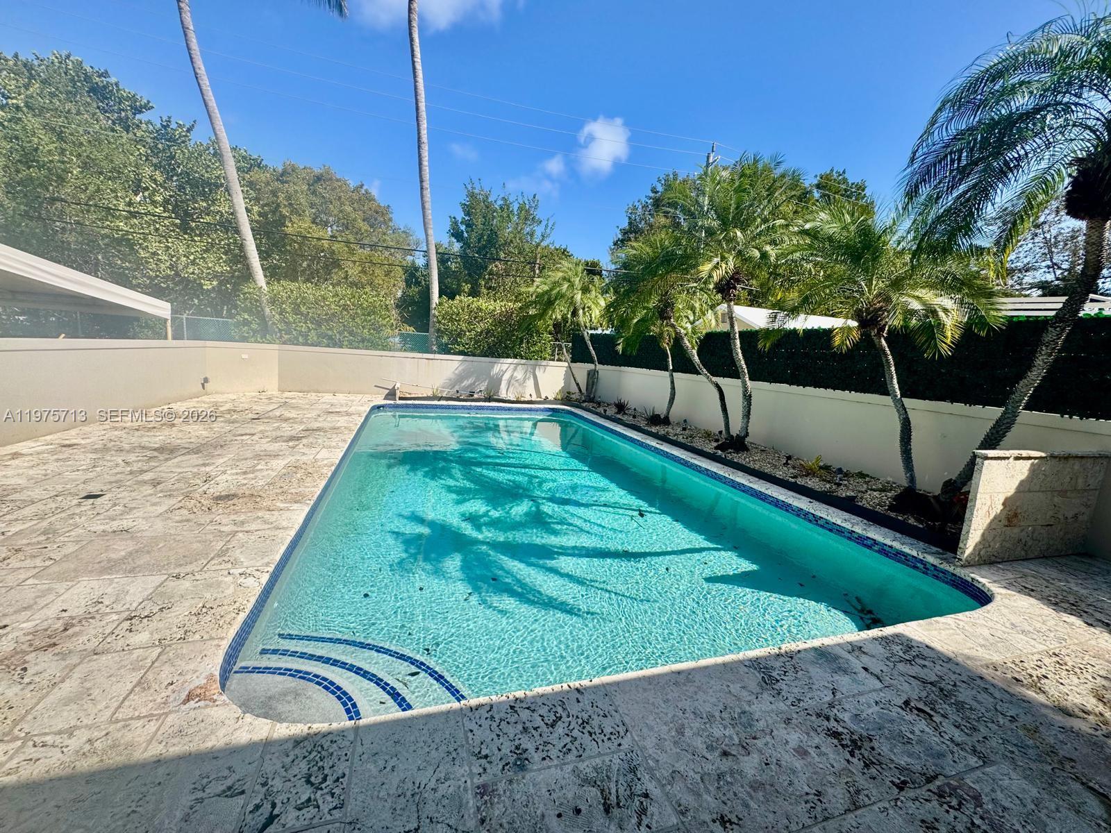 747 N Northlake Dr 747