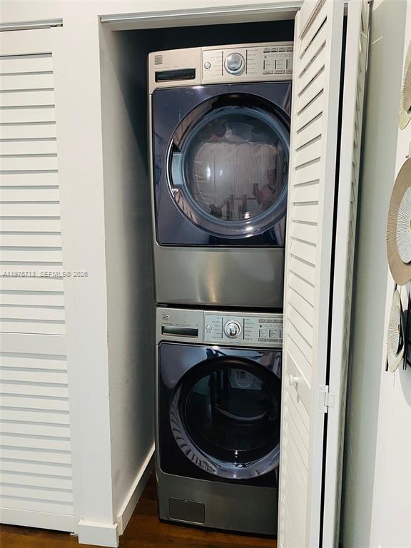 HOLLYWOOD LAKES SECTION - Residential Lease