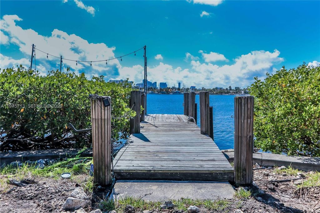 Photo of 747 N Northlake Dr #747, Hollywood, FL 33019 (MLS # A11975713)