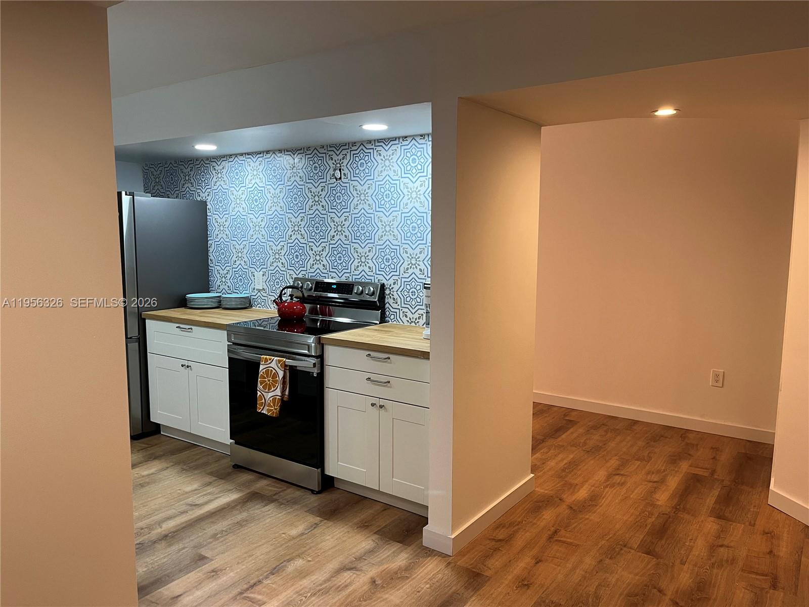 THE COLLINS CONDO - Residential Lease