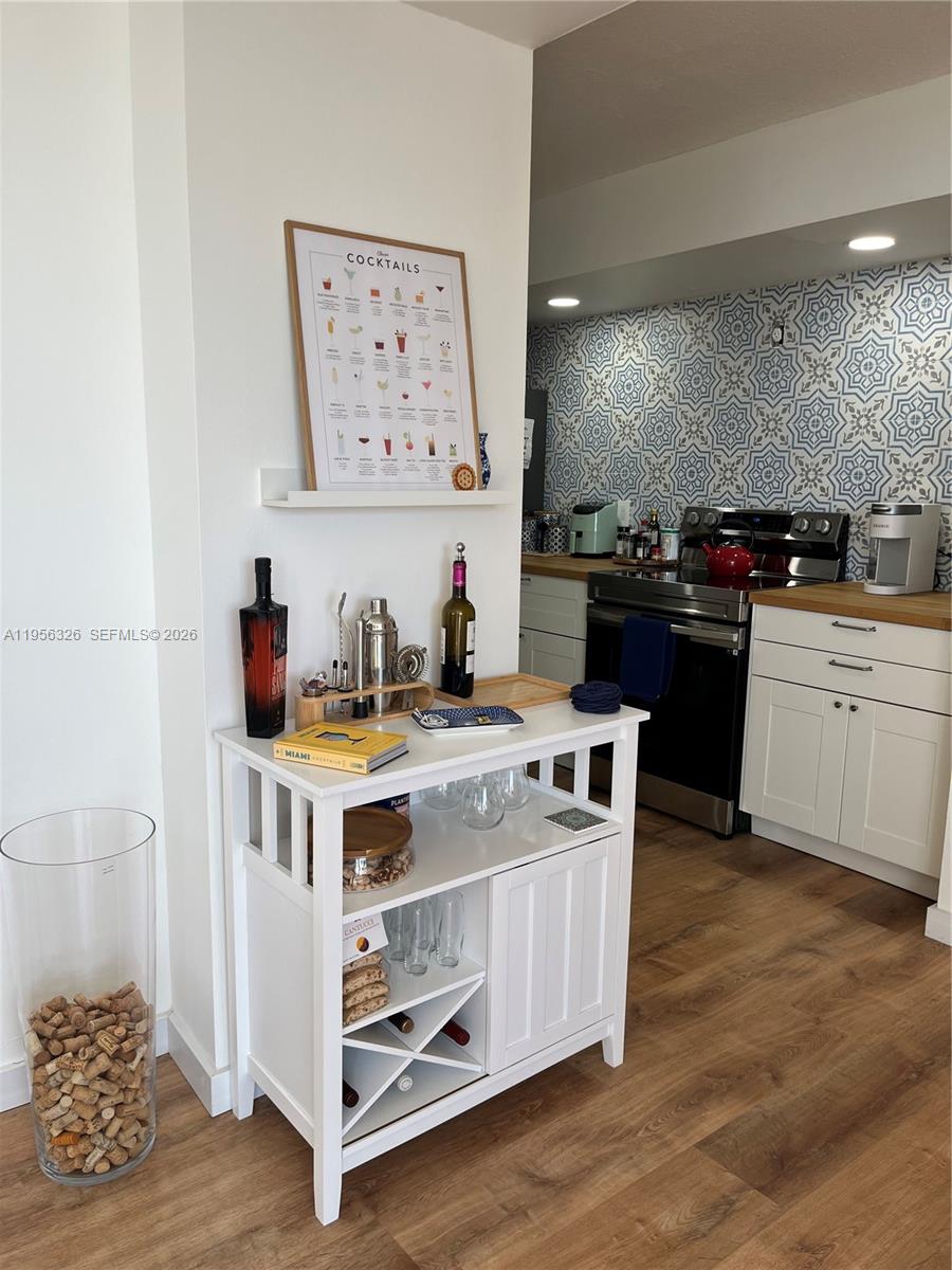 THE COLLINS CONDO - Residential Lease
