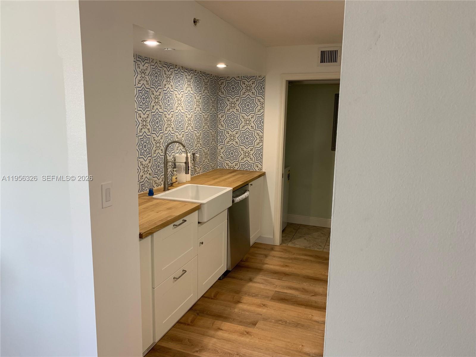 THE COLLINS CONDO - Residential Lease