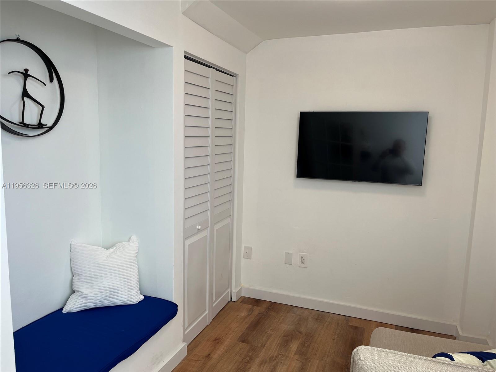 THE COLLINS CONDO - Residential Lease