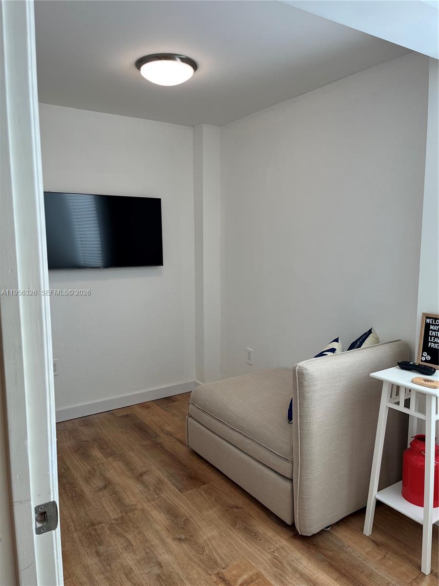 THE COLLINS CONDO - Residential Lease