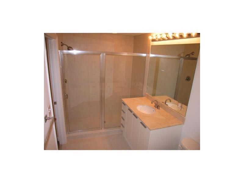 HOLLYWOOD STATION RES CON - Residential Lease