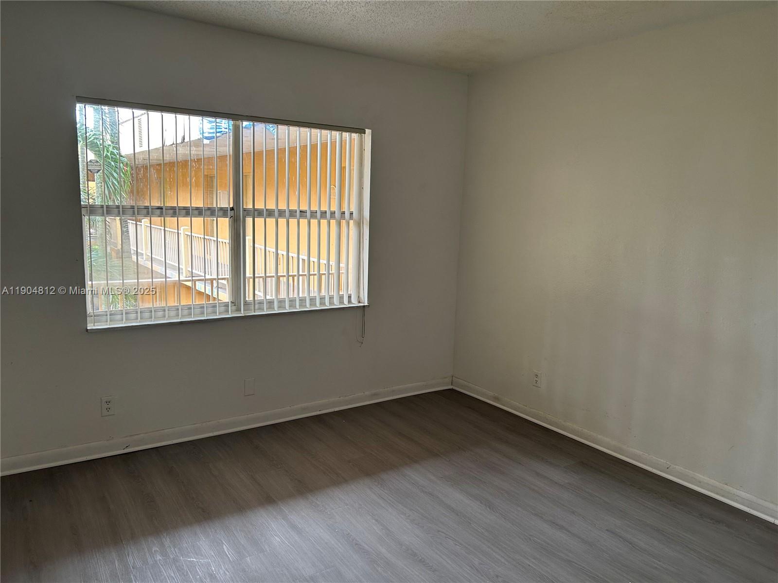 VENETIAN GARDENS AT COUNT - Residential Lease