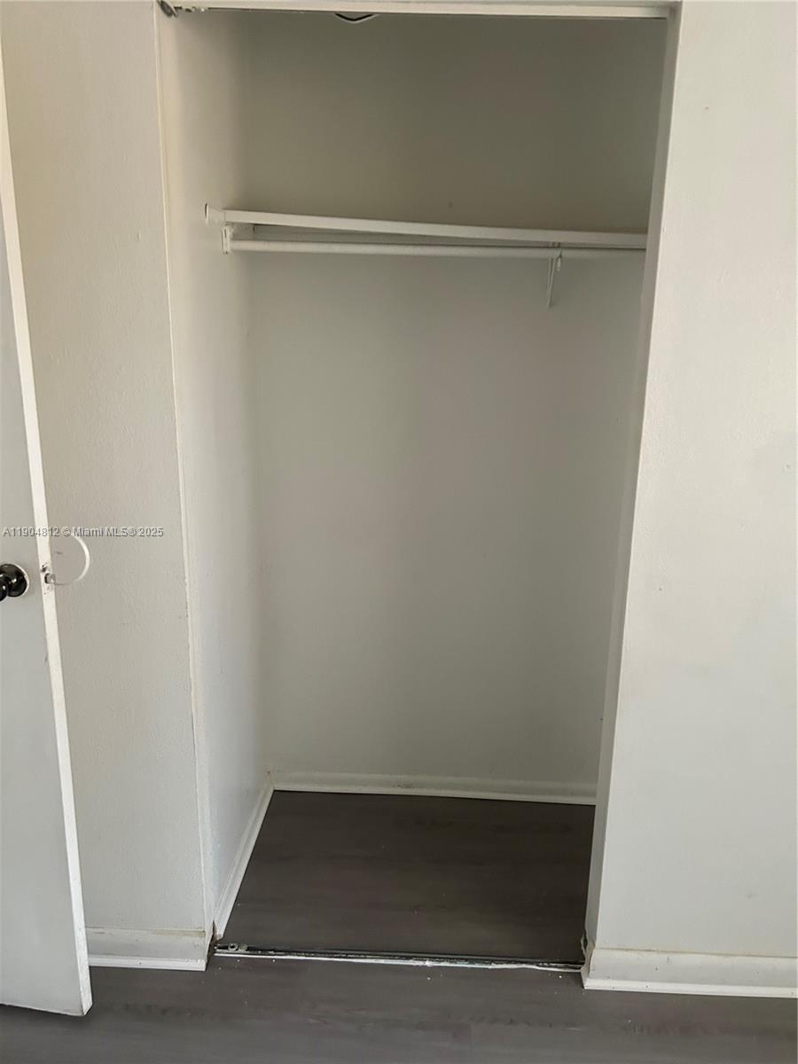 VENETIAN GARDENS AT COUNT - Residential Lease