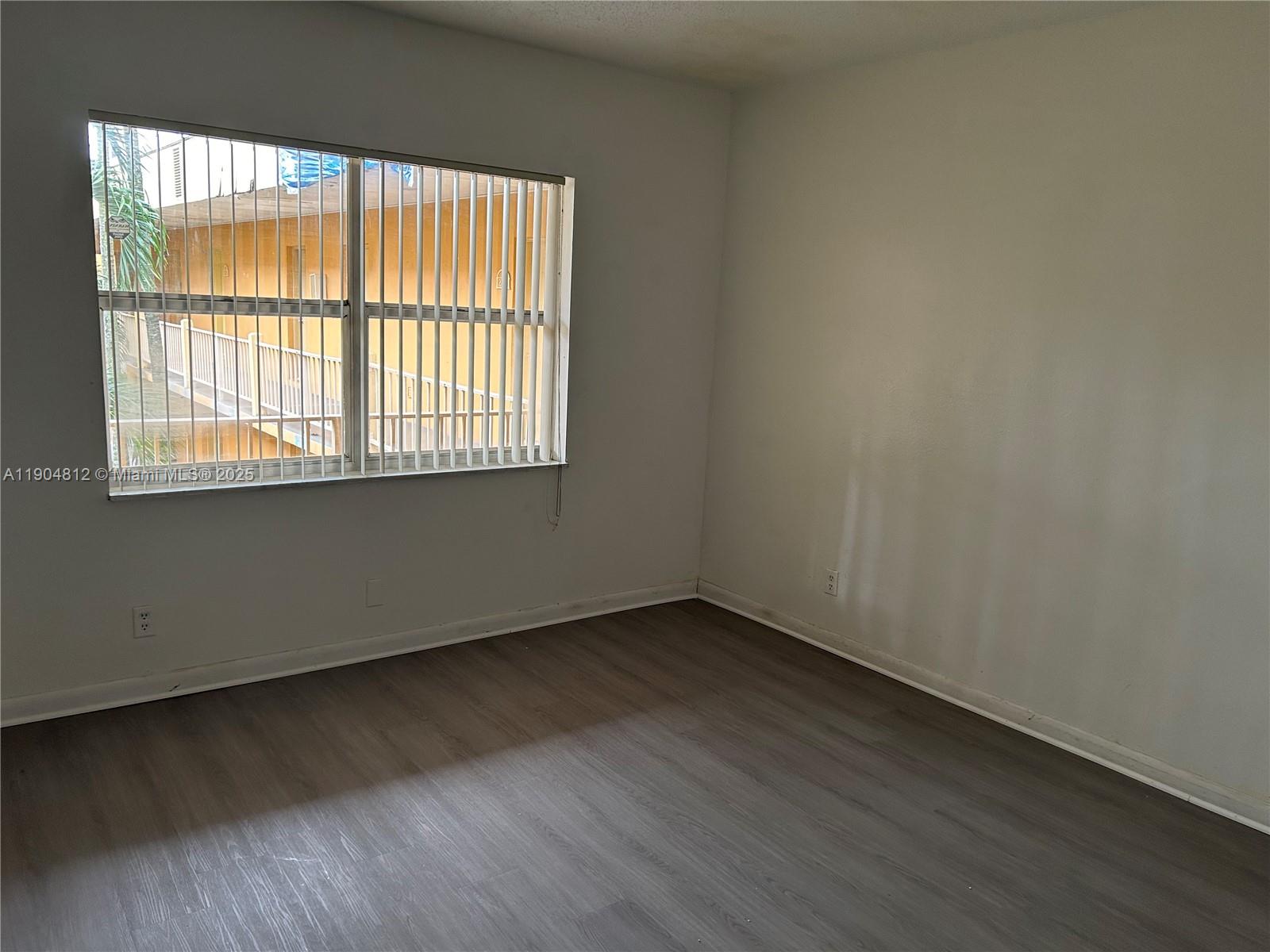 VENETIAN GARDENS AT COUNT - Residential Lease