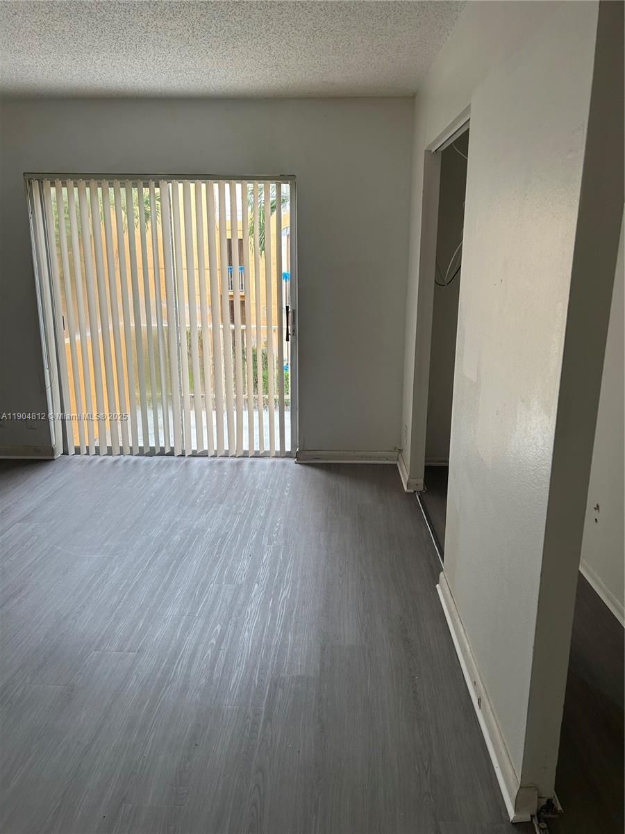 VENETIAN GARDENS AT COUNT - Residential Lease